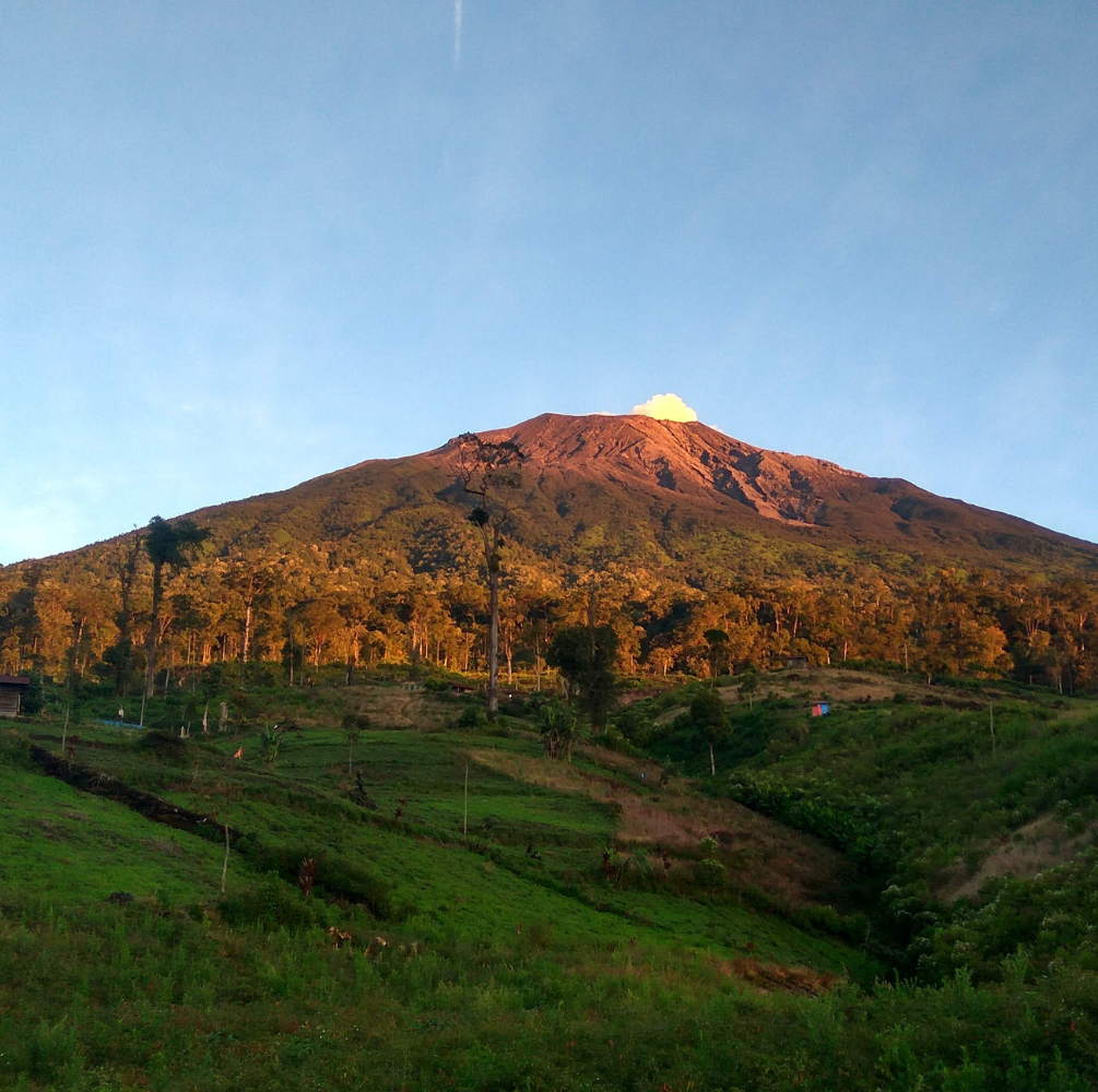 PAKET WISATA OUTBOUND GUNUNG KERINCI JAMBI