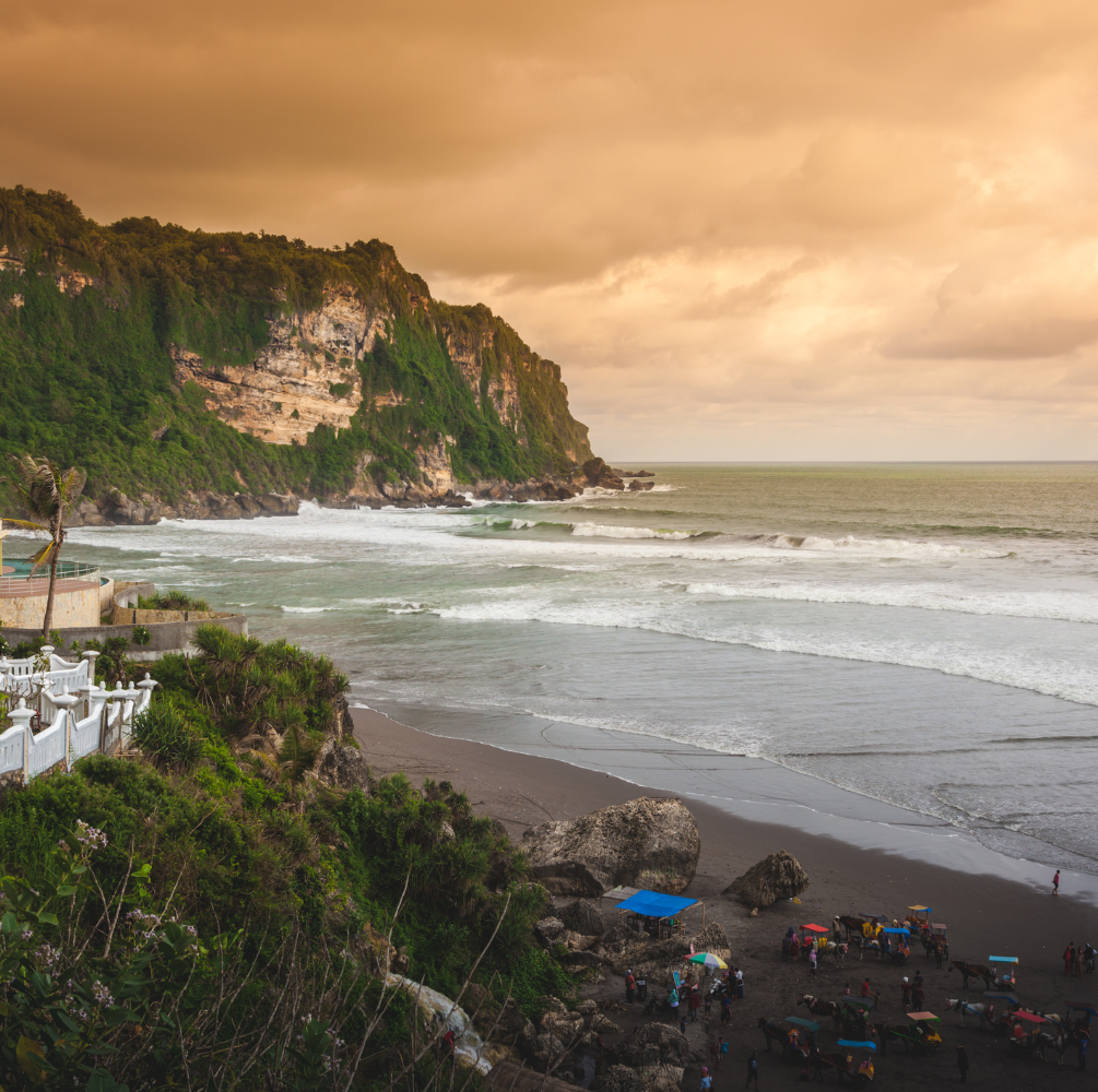 PAKET WISATA JOGJA DAN SOLO