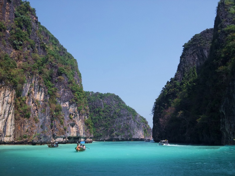 PAKET WISATA PULAU PHUKET PLUS MALAYSIA SINGAPORE